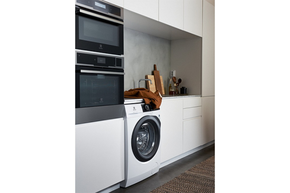 Стирально-сушильная машина Electrolux EW7WR468W