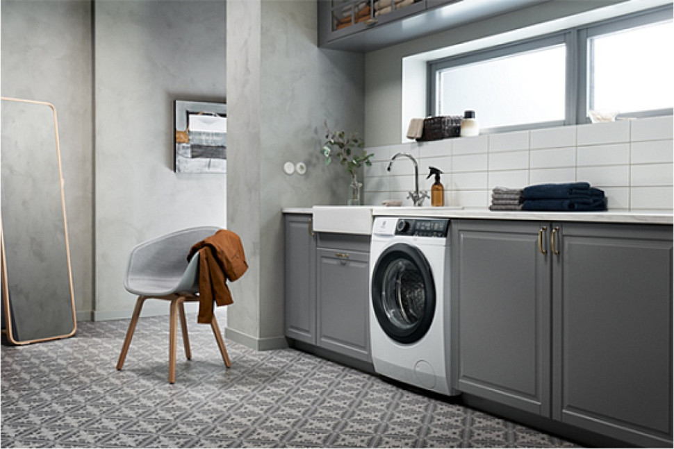 Стирально-сушильная машина Electrolux EW7WR468W