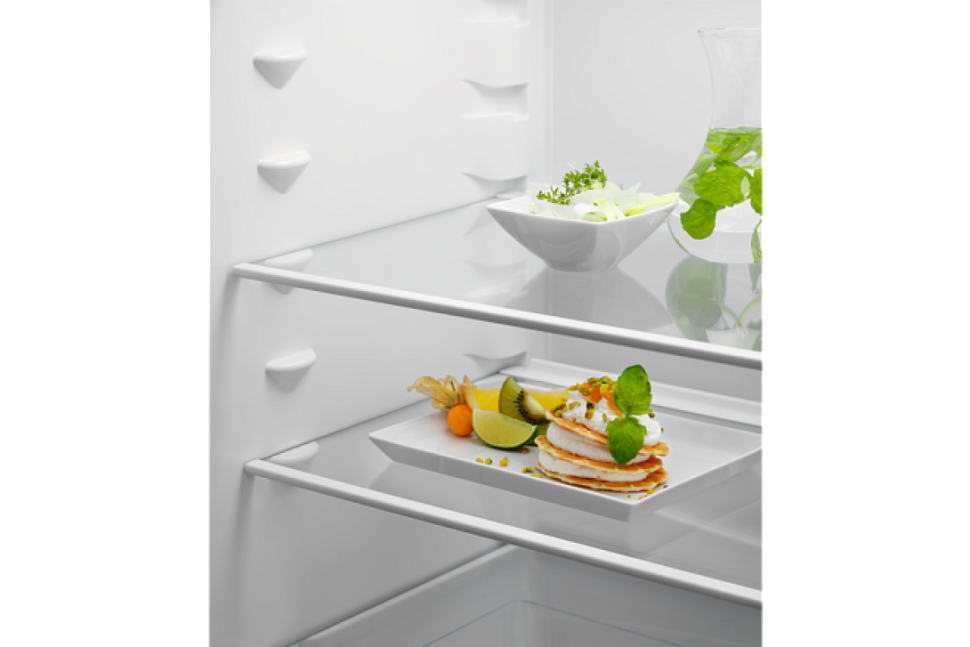 Встраиваемый холодильник Electrolux LNS5LE18S