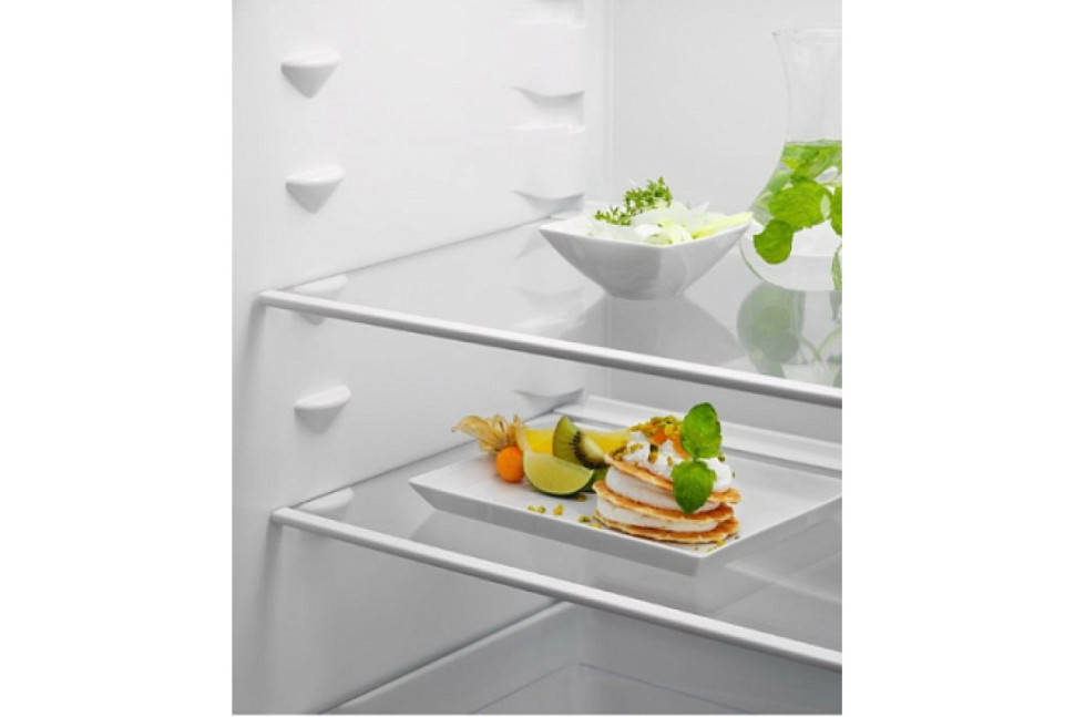 Встраиваемый холодильник Electrolux LNT2LF18S